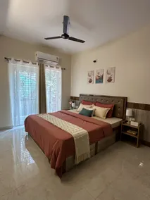 Luxury 1BHK Cozy Ambience Pool Full Kitchen - Image 2