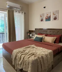 Luxury 1BHK Cozy Ambience Pool Full Kitchen - Image 4