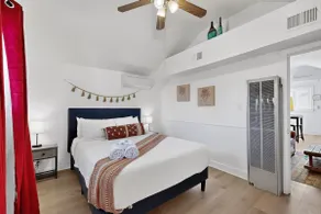 1BR Upstairs in Historic Stamm House Near Downtown - Image 2