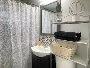 Entire Home Getaway + Free Parking/Fast Wi-Fi - Image 2
