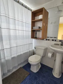 Beautiful first-floor apartment near shops - Image 5