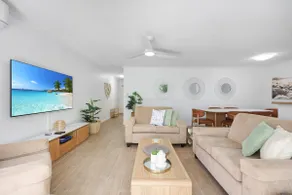 Main Beach Nth Facing 2 bed 2 bath spacious unit - Image 4