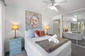Main Beach Nth Facing 2 bed 2 bath spacious unit - Image 3
