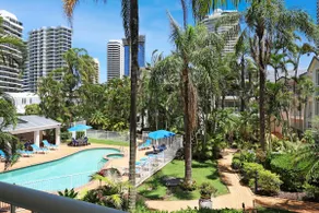 Main Beach Nth Facing 2 bed 2 bath spacious unit - Image 2