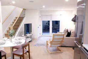 Loutet Lane- 1bdrm sleeps 4 Luxury Coach House - Image 2
