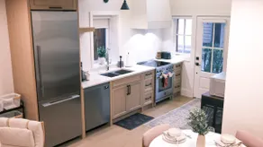Loutet Lane- 1bdrm sleeps 4 Luxury Coach House - Image 4