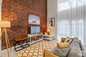 Norwood Urban Sanctuary Condo 2b1b free parking - Image 4