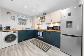 Urban Elegance - Spacious 5-Bed Home in Glasgow - Image 5