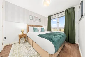Urban Elegance - Spacious 5-Bed Home in Glasgow - Image 2