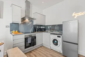 Central 1BR Cardiff Flat & Free Parking + Paid Spa - Image 5