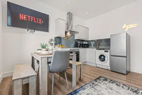Central 1BR Cardiff Flat & Free Parking + Paid Spa - Image 3