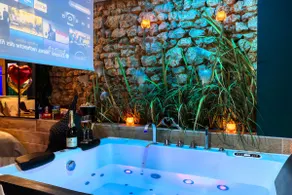 Nuit2spa: Karaoke, HOT TUB, Movie Theater, Private Escape Game - Image 3