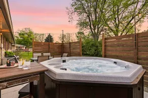 HotTub~Newly Renovated~RetroVibes~15 Min Dt Indy - Image 2