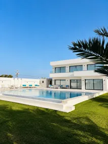 Luxury villa with sea view in Djerba - Image 4