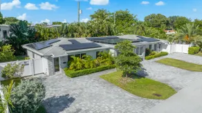 Modern Studio Blocks to the beach w/ pool&Tiki Bar - Image 5