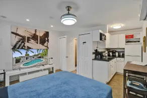 Modern Studio Blocks to the beach w/ pool&Tiki Bar - Image 3