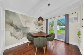 Bassett Cottage: close to city train/shops/dining - Image 3