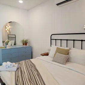 Lakefront 1 Bedroom Suite with Private Pool - Image 5