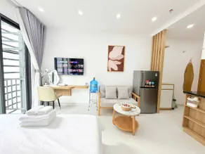 (704 Suites) Sky-high & modern studio w Balcony - Image 4