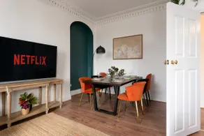 Spacious Harbour Apartment • Sleeps 6 - Image 5