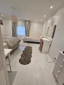 Bright ground-floor flat for 4 with free parking - Image 3