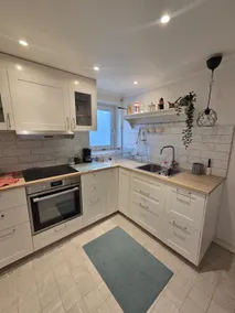 Bright ground-floor flat for 4 with free parking - Image 2
