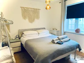 Home from home in Surrey - Pet Friendly - Image 2