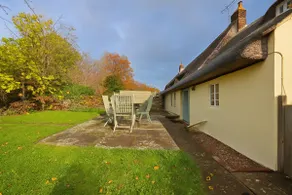 Beautiful Thatched Grade II Listed Cottage near Stonehenge & Salisbury - Image 4