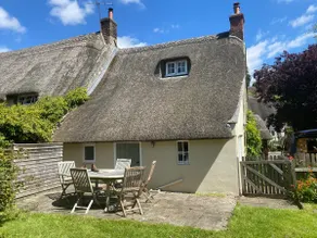 Beautiful Thatched Grade II Listed Cottage near Stonehenge & Salisbury - Image 5