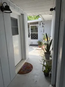 Charming Guesthouse with Ultra Comforts - Image 5