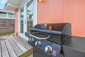 Coral Cottage, Stylish Studio Suite on Canal, Walkable to Beach, Private Parking - Image 5