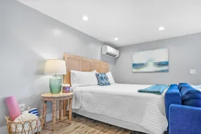 Coral Cottage, Stylish Studio Suite on Canal, Walkable to Beach, Private Parking - Image 2