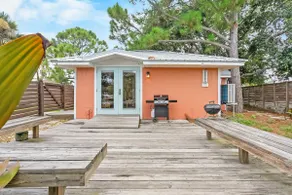 Coral Cottage, Stylish Studio Suite on Canal, Walkable to Beach, Private Parking - Image 3