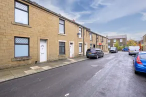 Brand-New 2-Bed Near M65 Sleeps 7 - Image 5