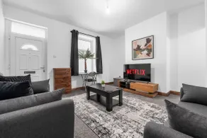 Brand-New 2-Bed Near M65 Sleeps 7 - Image 2