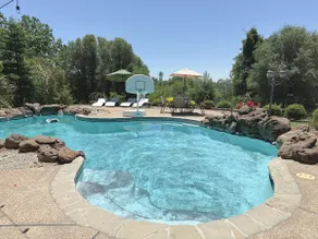 Elegant Somerset Estate -Luxury Nature Retreat - Image 2