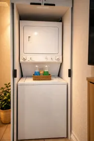 Cozy Studio- Tesla Rental - 13 Min to Stadium - Image 5