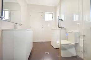 2 bedroom home with double garage - Image 2