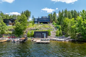 Clear Lake Luxury Escape • Waterfront & Hot Tub - Image 2