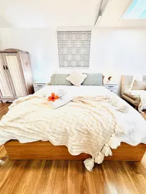 Hidden Coastal Studio Retreat - Image 2