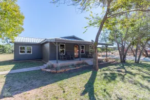 The Moody Buffalo Getaway in Buffalo Gap - Image 2