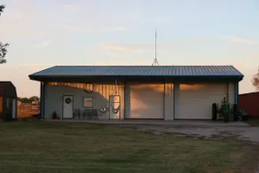 The Deere shed - Image 4