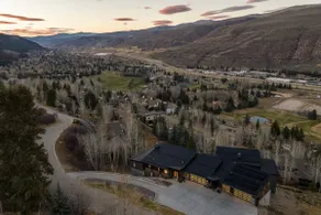 Whiskey Hill Luxury Retreat with Resort Amenities - Image 3