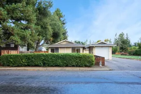 Spacious Downtown 6BR Duplex Perfect for Groups - Image 2