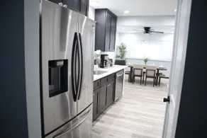 Modern 4BR Fun Retreat | w/Arcade, Near MOA & MSP - Image 5