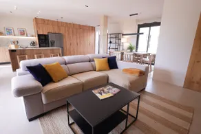 Single-family house with garden on the beach - Image 3