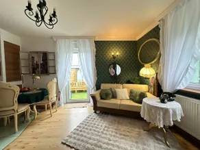 Vintage-style apartment with a history and a garden - Image 3