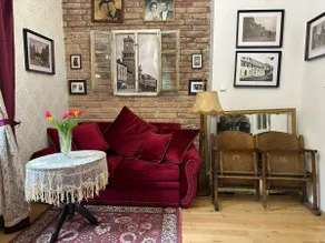 Vintage-style apartment with a history and a garden - Image 5