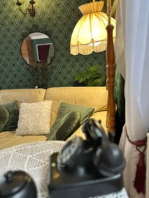 Vintage-style apartment with a history and a garden - Image 2