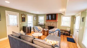 The Beagles Lake House-Charm, Lake Views, Pets - Image 3